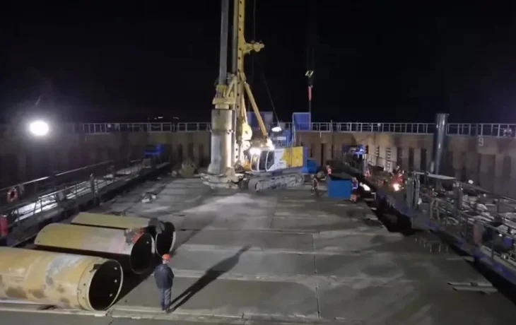 Строители приступили к устройству свай центрального пилона Ленского моста