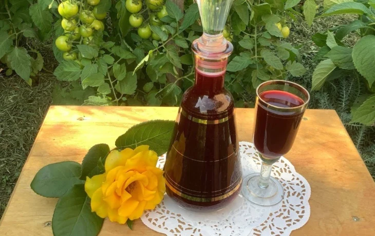 4 ингредиента и&nbsp;неповторимый вкус: делаем нежную вишнёвую наливку&nbsp;&mdash; пить можно уже на&nbsp;следующий день