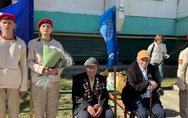 &laquo;Поем двором&raquo;: В Промышленном округе Якутска поздравили ветеранов войны и жителей блокадного Ленинграда