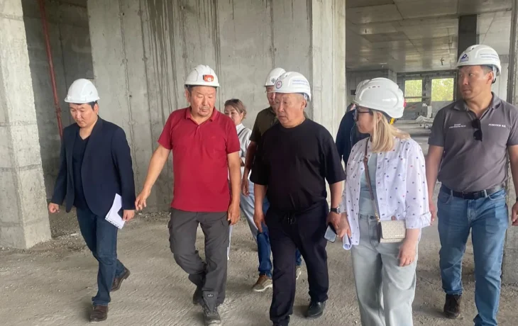 Дмитрий Садовников проверил ход строительства социальных объектов в Якутске