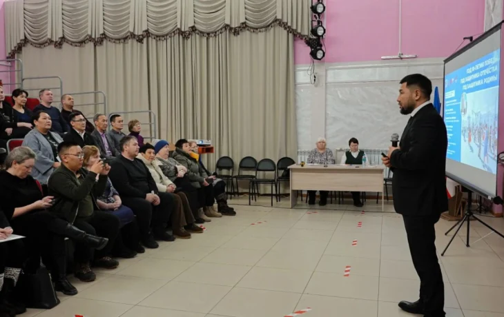 Евгений Григорьев провёл отчёт Окружной администрации города Якутска перед жителями села Маган