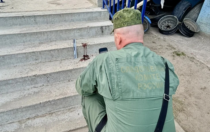 На глазах у прохожих и детей: в 203-м микрорайоне Якутска мужчина напал с ножом на сожительницу