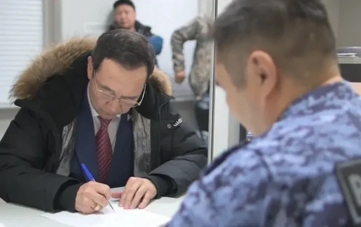 Глава Якутии передал участникам СВО гладкоствольное ружьё
