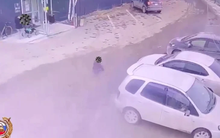 В Якутске водитель "Toyota Corolla Spacio" наехал на двухлетнего ребёнка &mdash; малыш в больнице с переломами